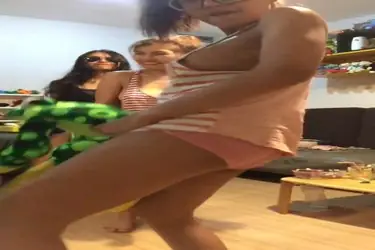 Tiga Cewek Binal Goyang Heboh Barengan Mantap