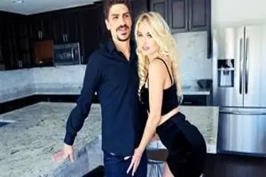 WatchYourWife – Natalia Starr, Bruce Venture – 25420 / 07.06.2019